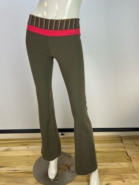 Lululemon High-Rise Flared Pant size 4 Tall green olive army yoga casual